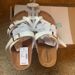 New Maurices white strap sandals size 8